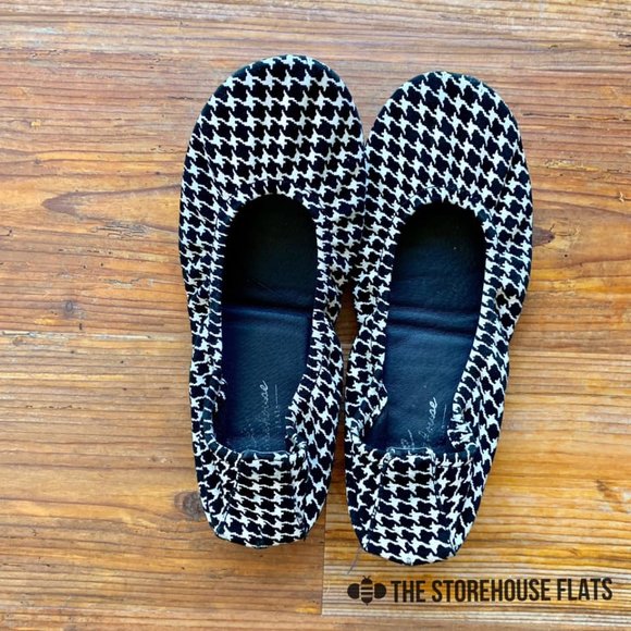 Storehouse Flats Houndstooth - Picture 3 of 10